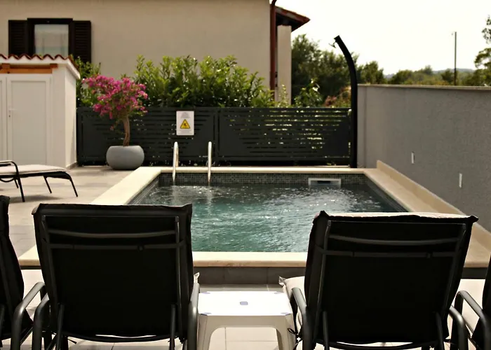 House Veli Vrh Πούλα